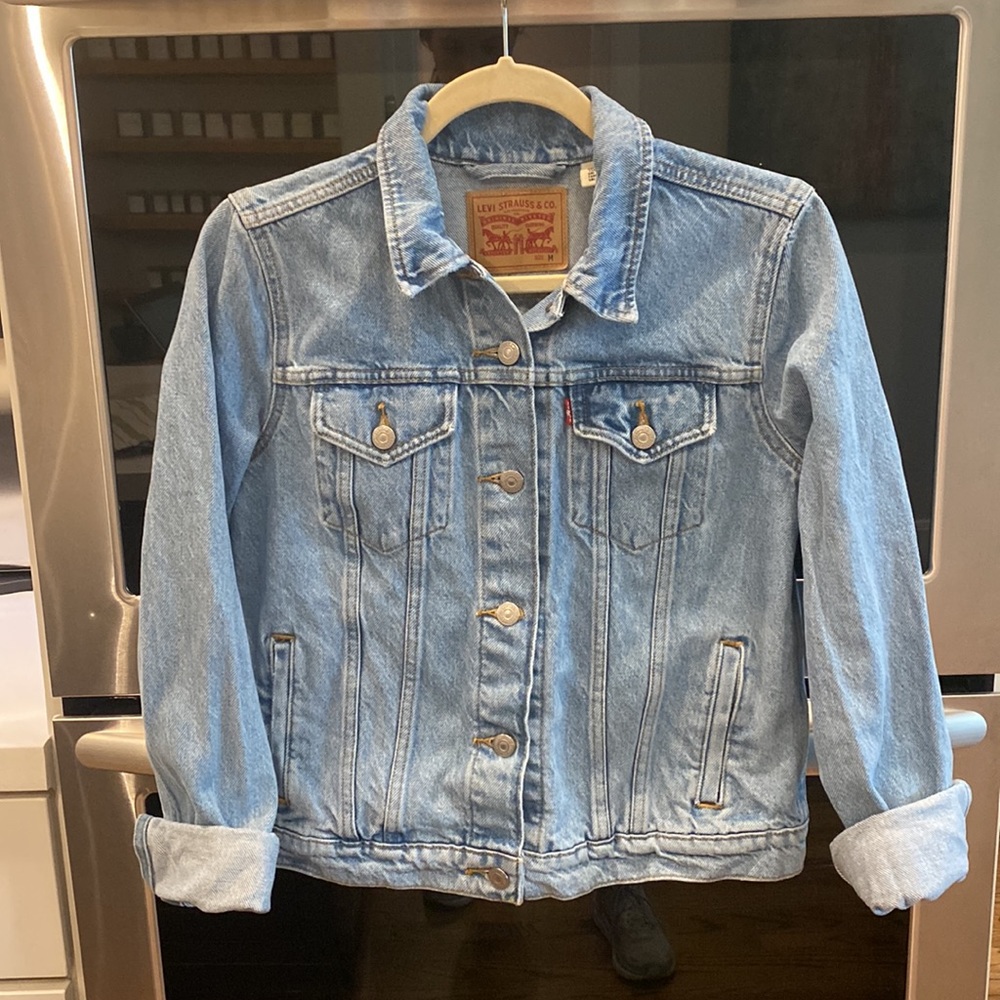 Levi jean jacket, size medium/small